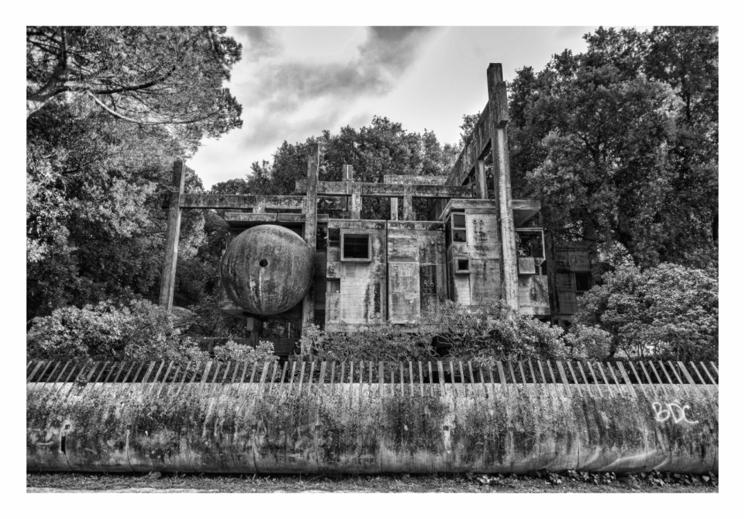 Casa Sperimentale print, 133.3 × 90 cm with white border — the abandoned Casa Sperimentale, a derelict modernist structure overtaken by graffiti and undergrowth, Fregene, Italy, black and white architecture photography by Tom Parsons